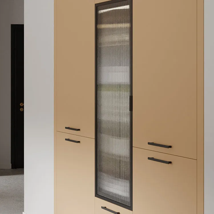 Vitrine en verre flûté noir — détail premium pour façade chaleureuse